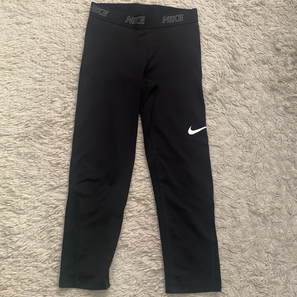 NIKE Black Capri Leggings